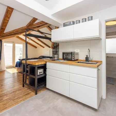 Matutinovic アパート *